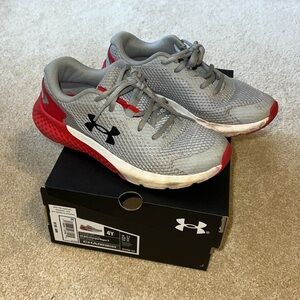 Under Armour Charged Rogue 3 Size 4 youth